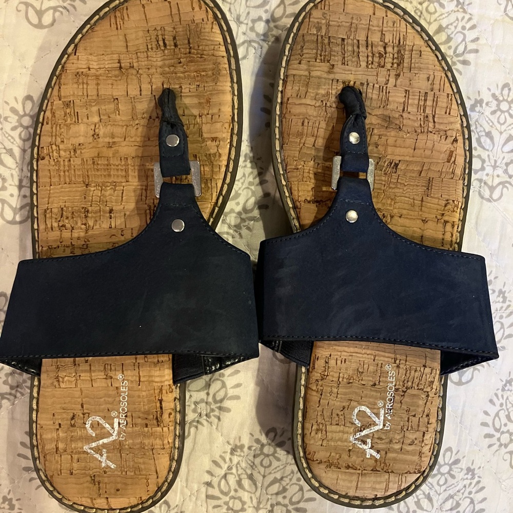 Aerosols Womens 6.5 navy blue sandals